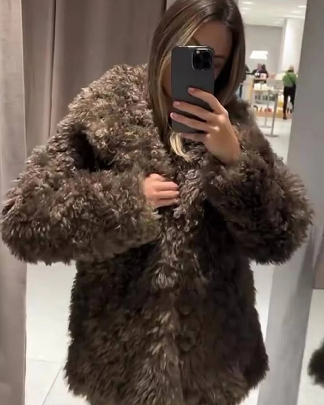 Betty Faux Fur Jacket - Image 3