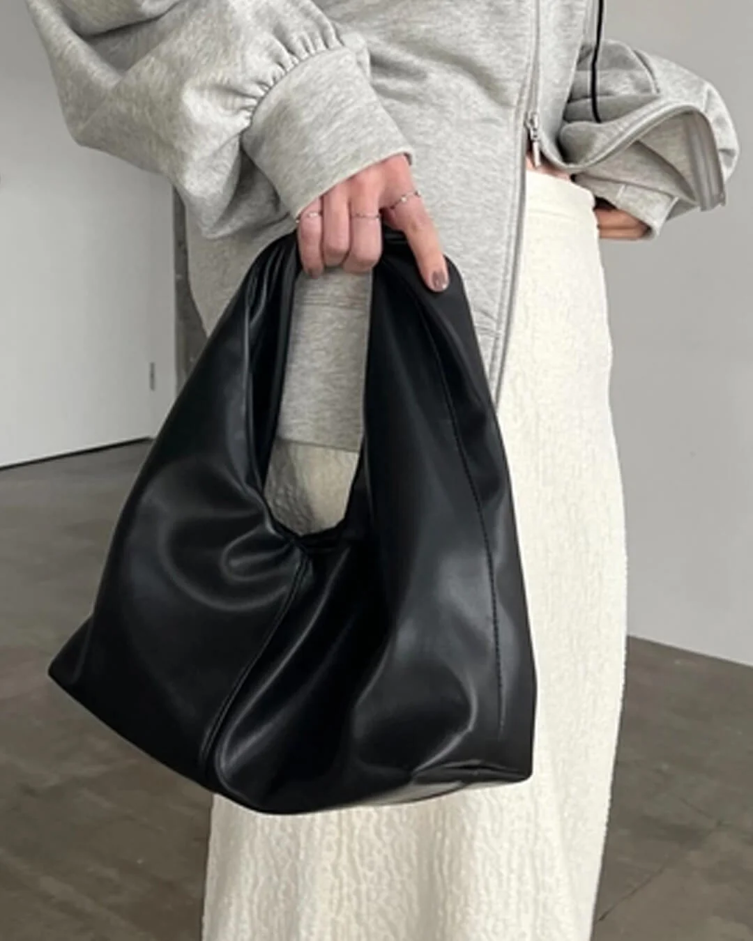 Gelyn Clutch Leather Bag - Image 2