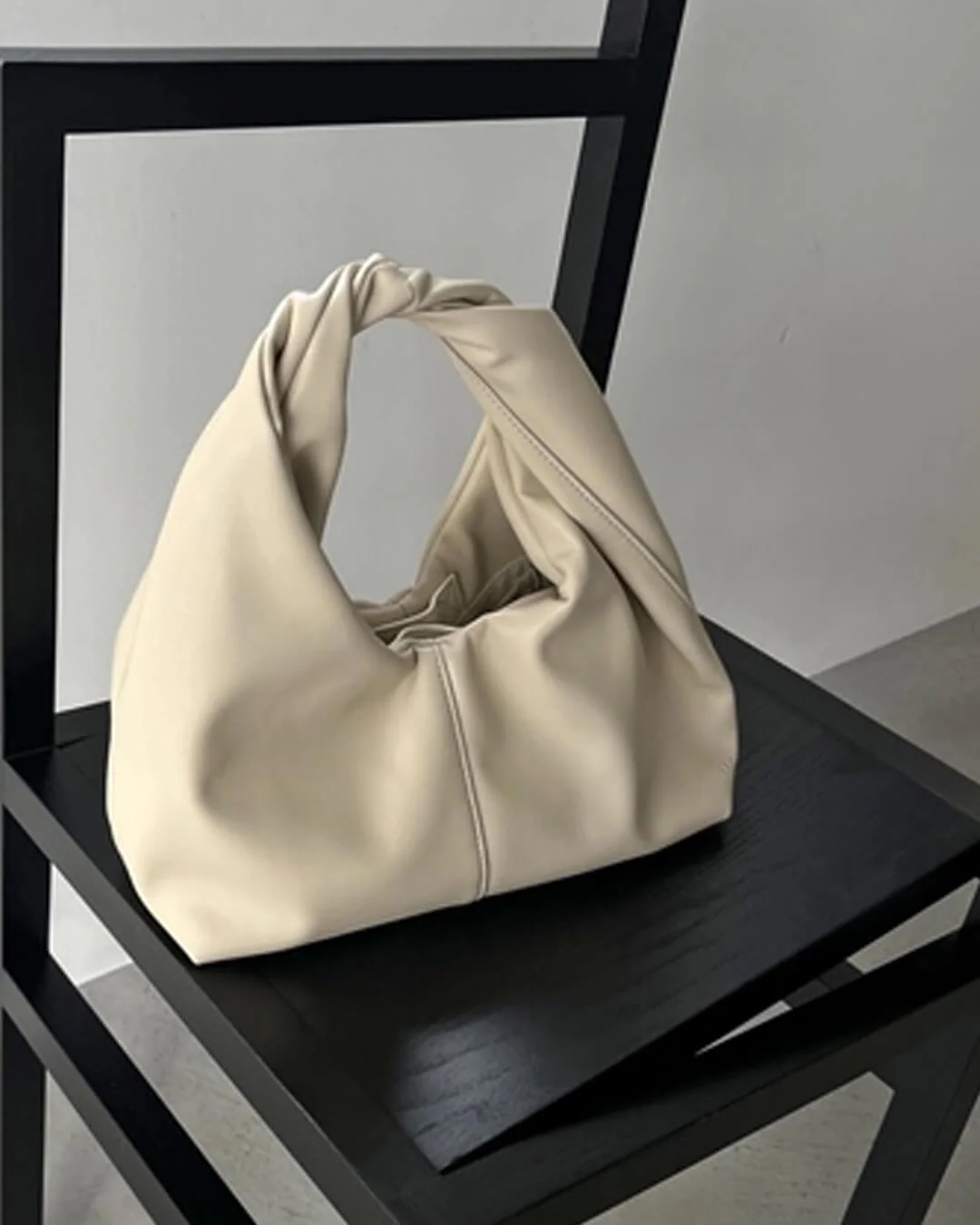 Gelyn Clutch Leather Bag - Image 4