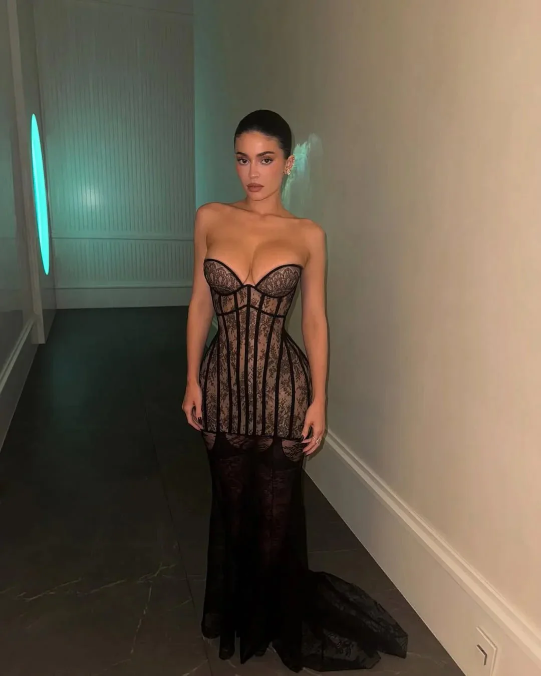 Missy Strapless Lace Maxi Dress - Image 4
