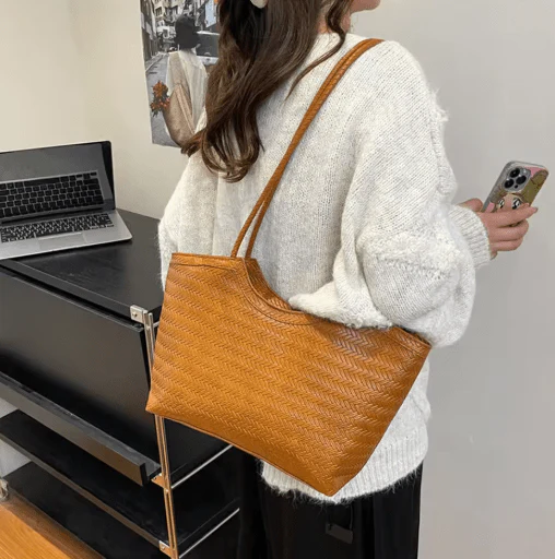 Riona Textured Weave Handbag - Image 4