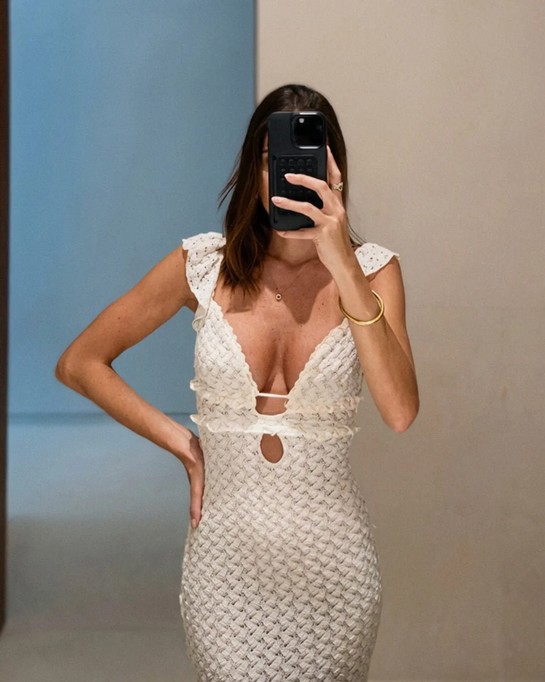 Vanessa Plunged Neck Lace Maxi Dress - Image 4